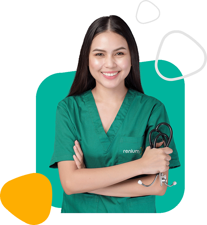 Enfermera con traje verde sonriendo